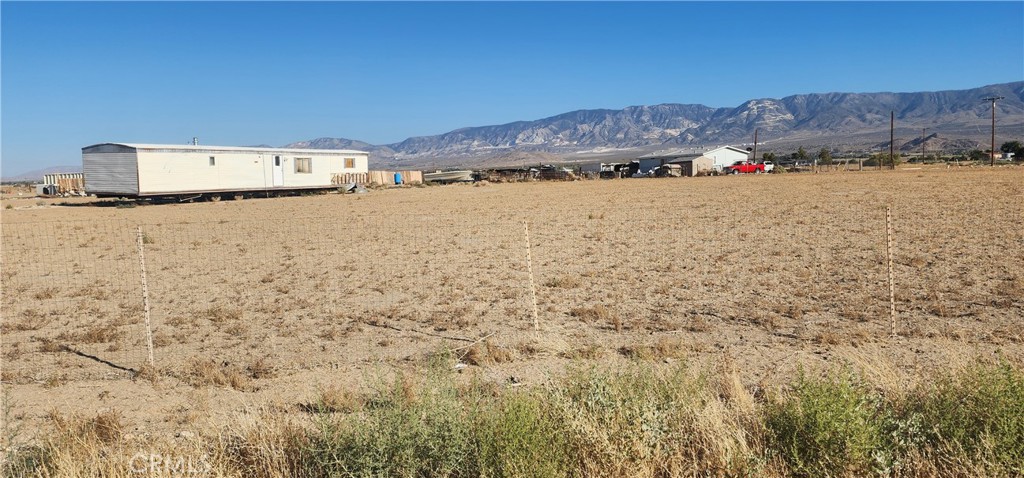 Great Investment Opportunity in Lucerne Valley!
This lot features its own water well and is ready for you to build your custom home or place a manufactured home. Don’t miss the chance to own land in a growing area with so much potential.