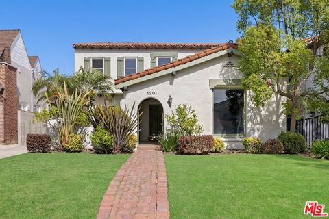 Photo of 120 S Poinsettia Place, Los Angeles, CA 90036 (MLS # 26796311)