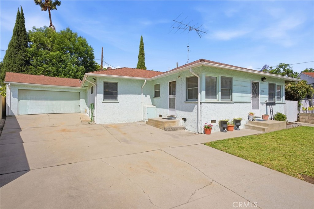 5219 Gundry Avenue