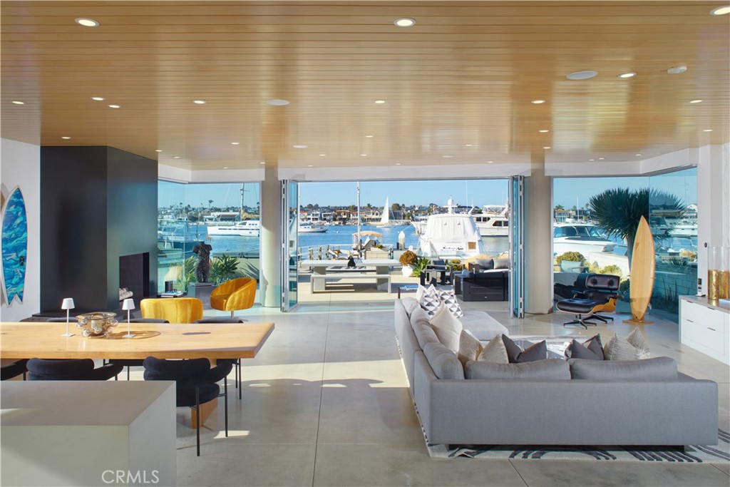 1042 W Bay Avenue