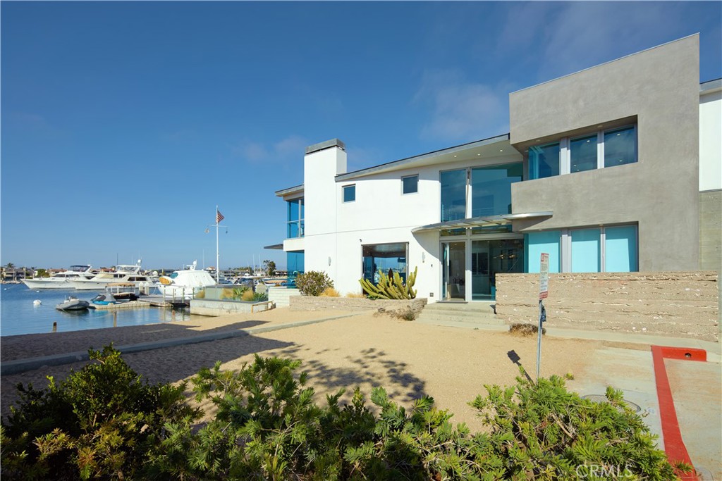 1042 W Bay Avenue
