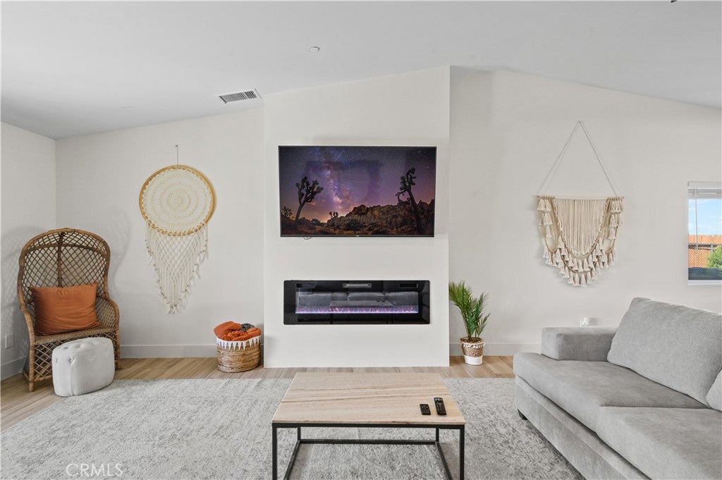 8585 Warren Vista
