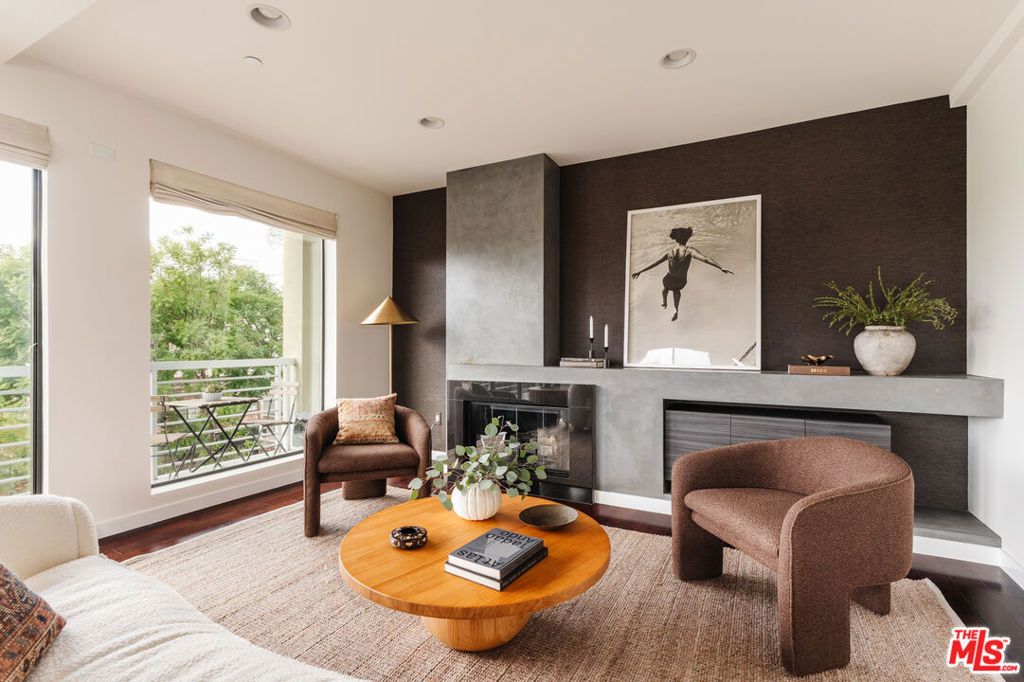 Photo of 812 N Croft Avenue #301, West Hollywood, CA 90069 (MLS # 26649217)