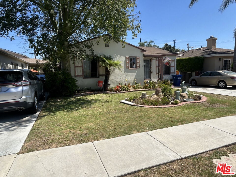 Photo of 2940 Tilden Avenue, Los Angeles, CA 90064 (MLS # 26876237)