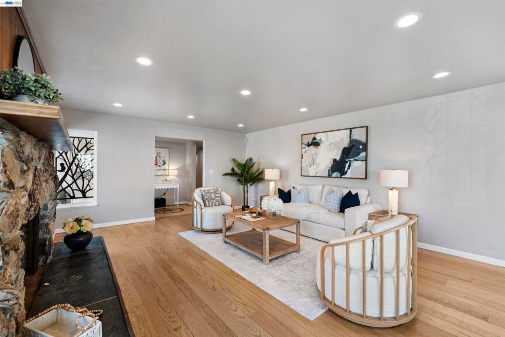 2624 Lakeview Dr