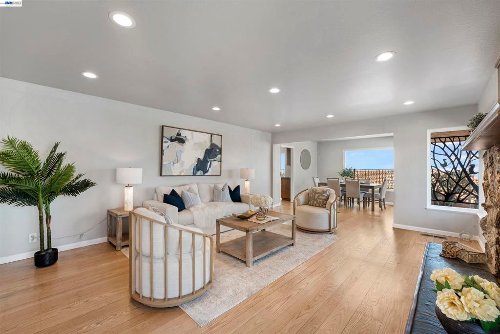 2624 Lakeview Dr