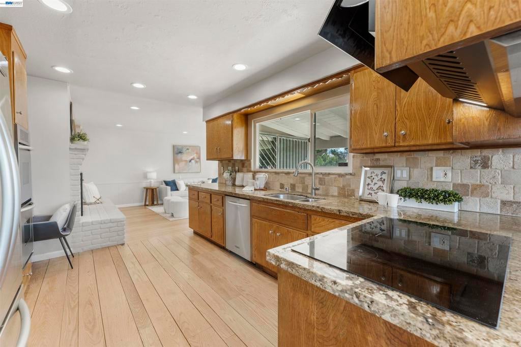2624 Lakeview Dr