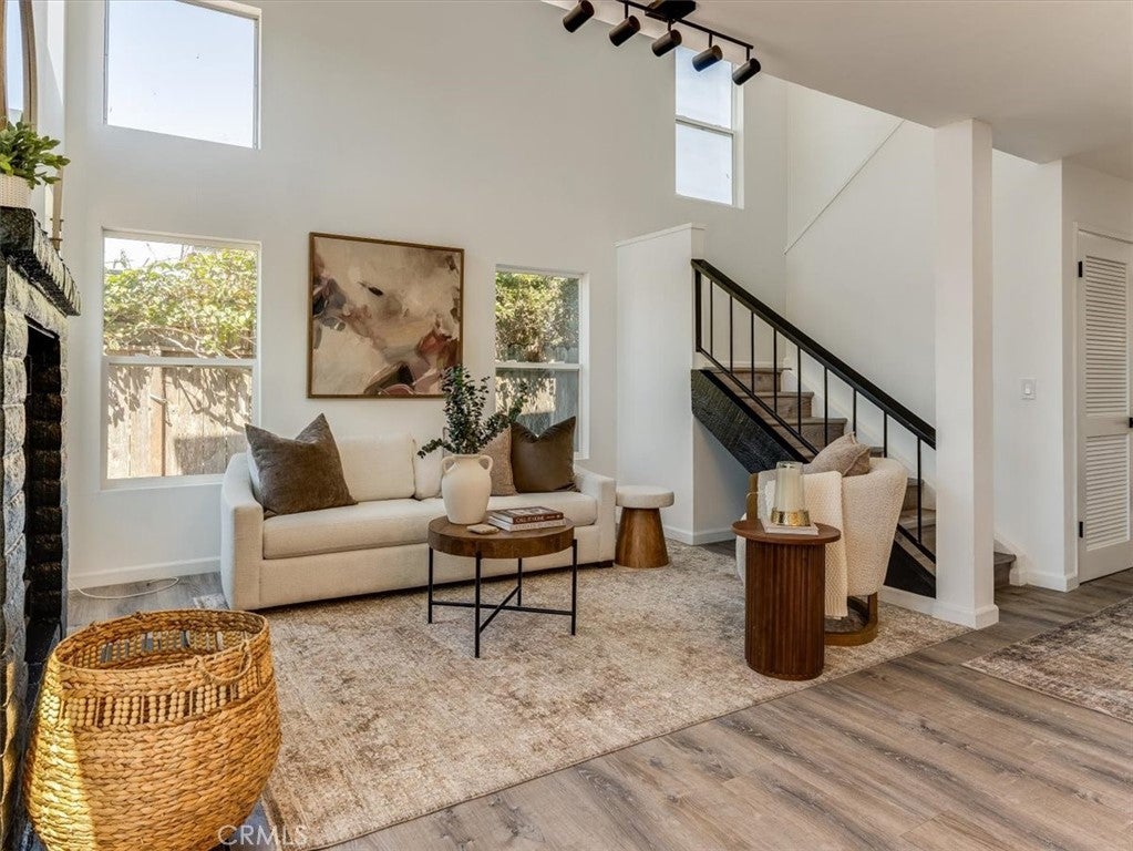 1260 Laguna Lane