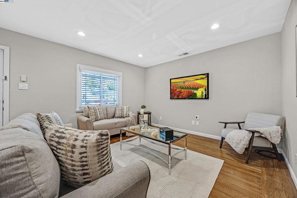 GLENBROOK HGHTS - Residential