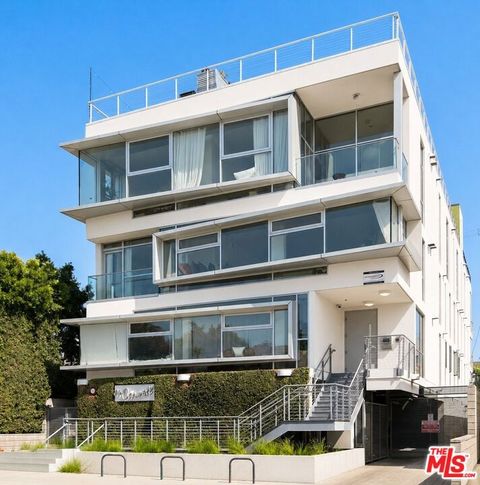 Photo of 12770 Caswell Avenue, Los Angeles, CA 90066 (MLS # 26843393)