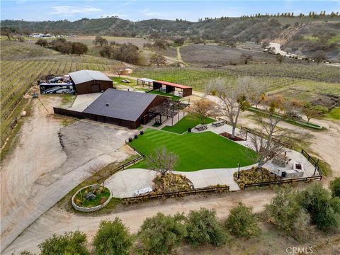 Photo of 4295 Union Rd, Paso Robles, CA 93446 (MLS # BB25250002)