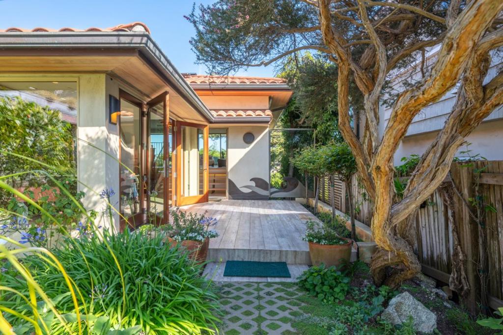 2385 Bay View Avenue