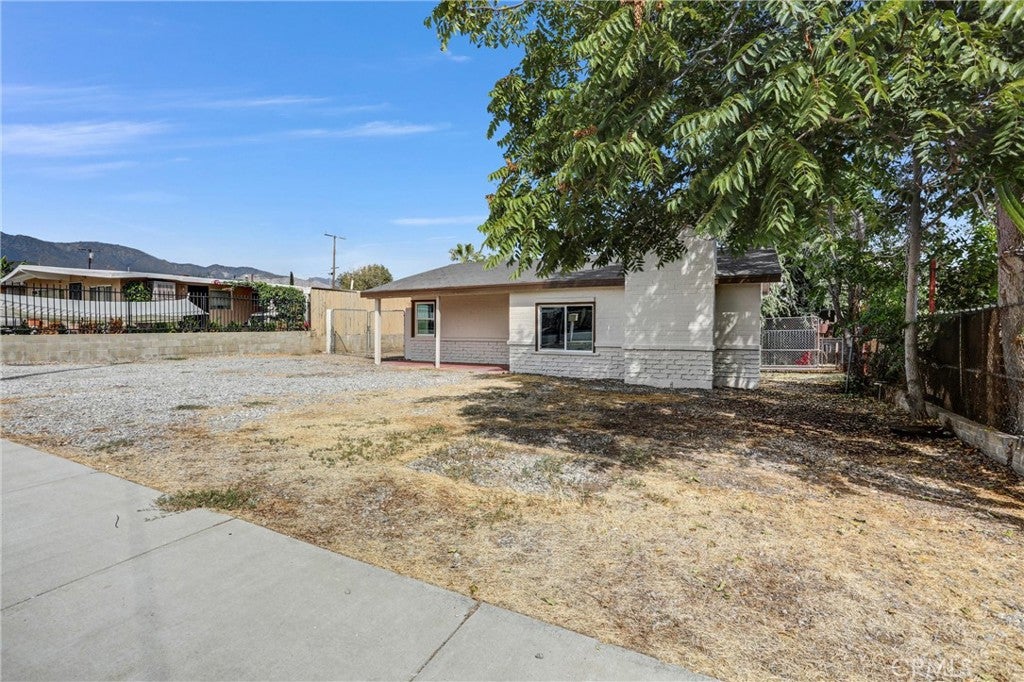 832 N Almond Way
