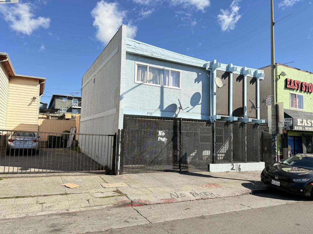 EAST OAKLAND - Residential Income