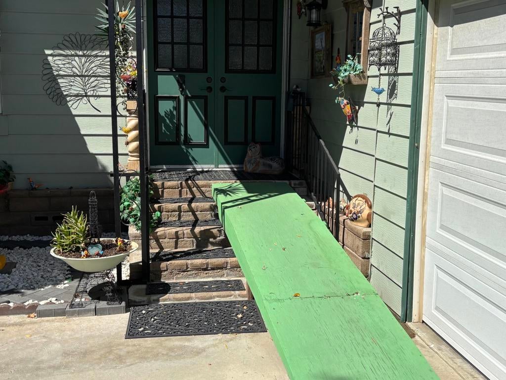 1159 ViA Merced