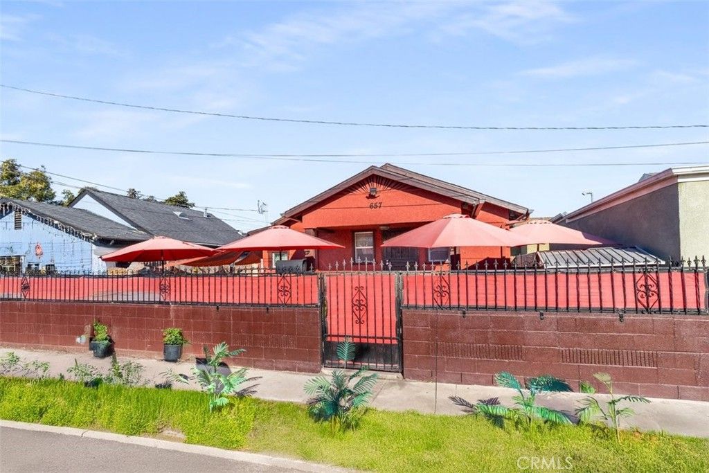 Photo of 657 W 66th St, Los Angeles, CA 90044 (MLS # RS25253327)