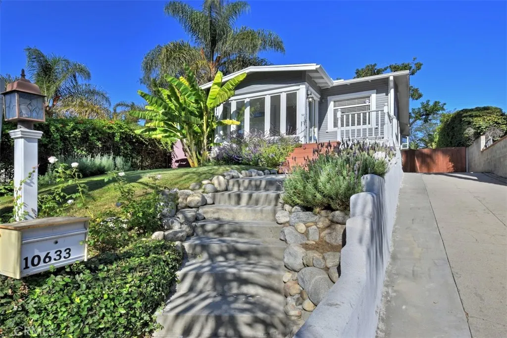 Toluca Lake, California 91602, United States, 3 Bedrooms Bedrooms, ,3 BathroomsBathrooms,Residential,Contingent,123186