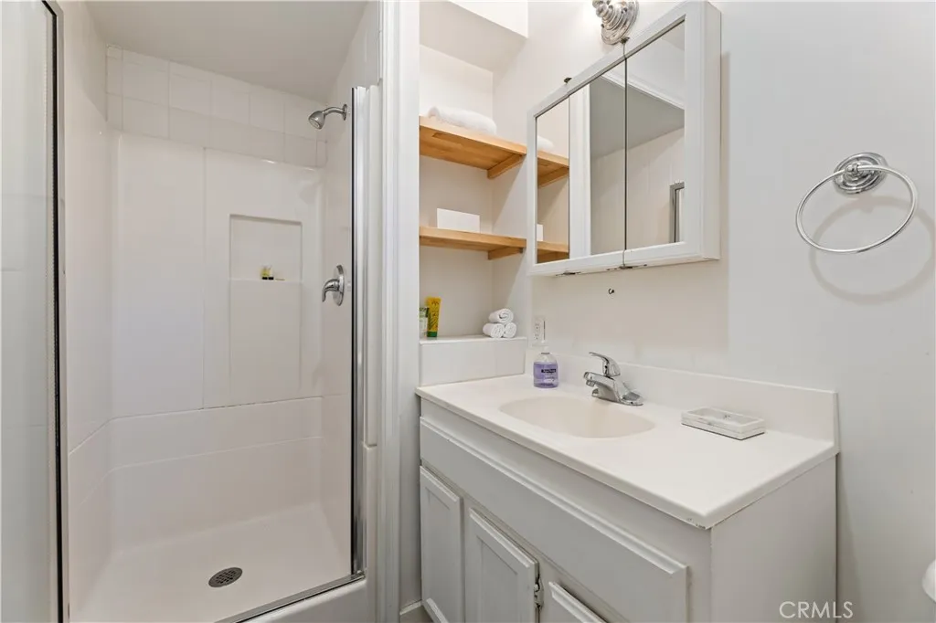 Toluca Lake, California 91602, United States, 3 Bedrooms Bedrooms, ,3 BathroomsBathrooms,Residential,Contingent,123186