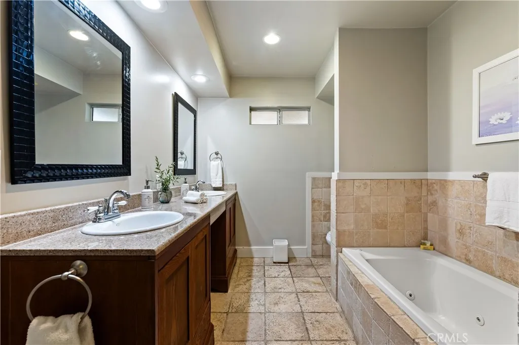 Toluca Lake, California 91602, United States, 3 Bedrooms Bedrooms, ,3 BathroomsBathrooms,Residential,Contingent,123186