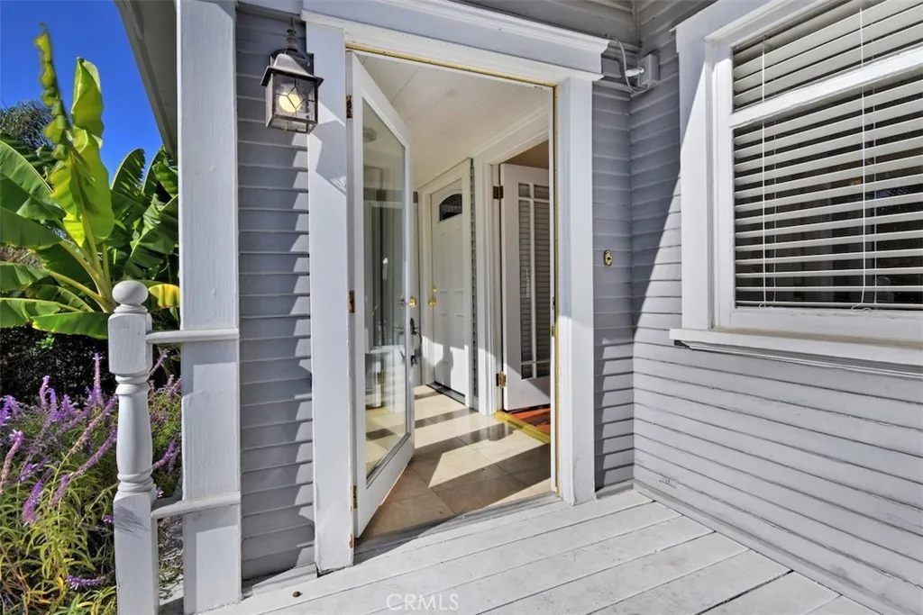 Toluca Lake, California 91602, United States, 3 Bedrooms Bedrooms, ,3 BathroomsBathrooms,Residential,Contingent,123186