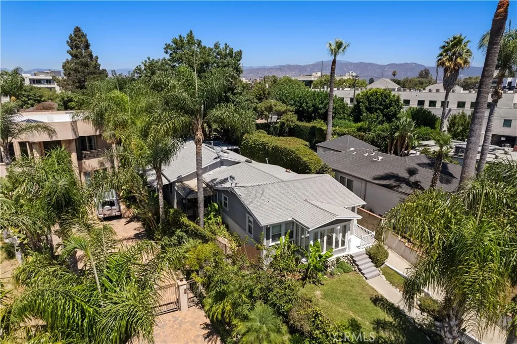 Toluca Lake, California 91602, United States, 3 Bedrooms Bedrooms, ,3 BathroomsBathrooms,Residential,Contingent,123186