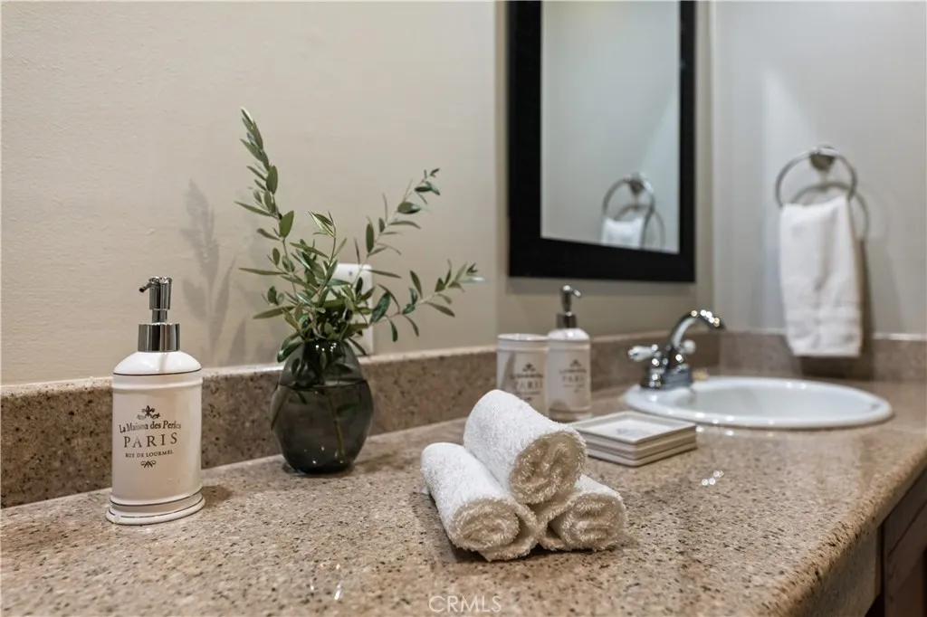 Toluca Lake, California 91602, United States, 3 Bedrooms Bedrooms, ,3 BathroomsBathrooms,Residential,Contingent,123186