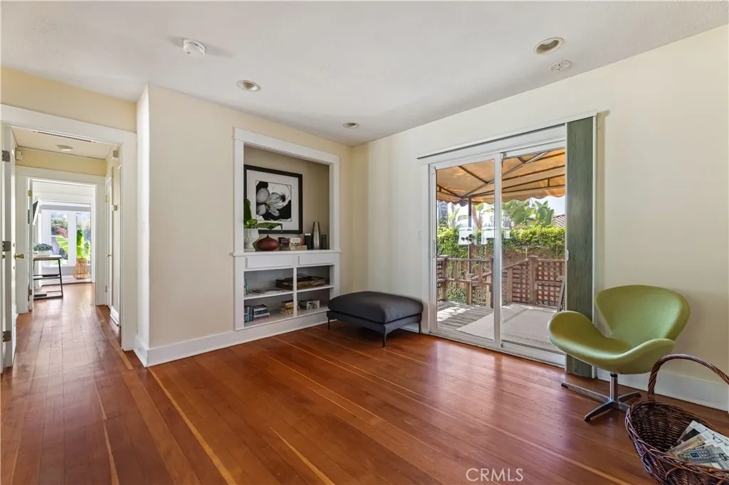 Toluca Lake, California 91602, United States, 3 Bedrooms Bedrooms, ,3 BathroomsBathrooms,Residential,Contingent,123186