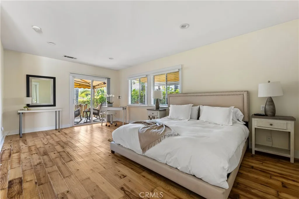 Toluca Lake, California 91602, United States, 3 Bedrooms Bedrooms, ,3 BathroomsBathrooms,Residential,Contingent,123186