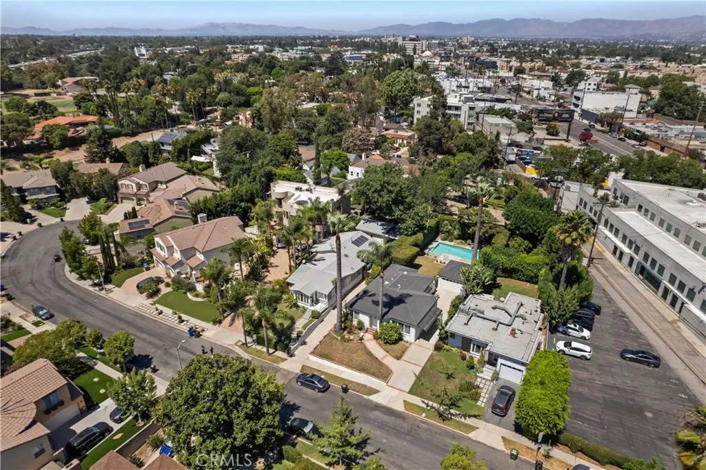 Toluca Lake, California 91602, United States, 3 Bedrooms Bedrooms, ,3 BathroomsBathrooms,Residential,Contingent,123186