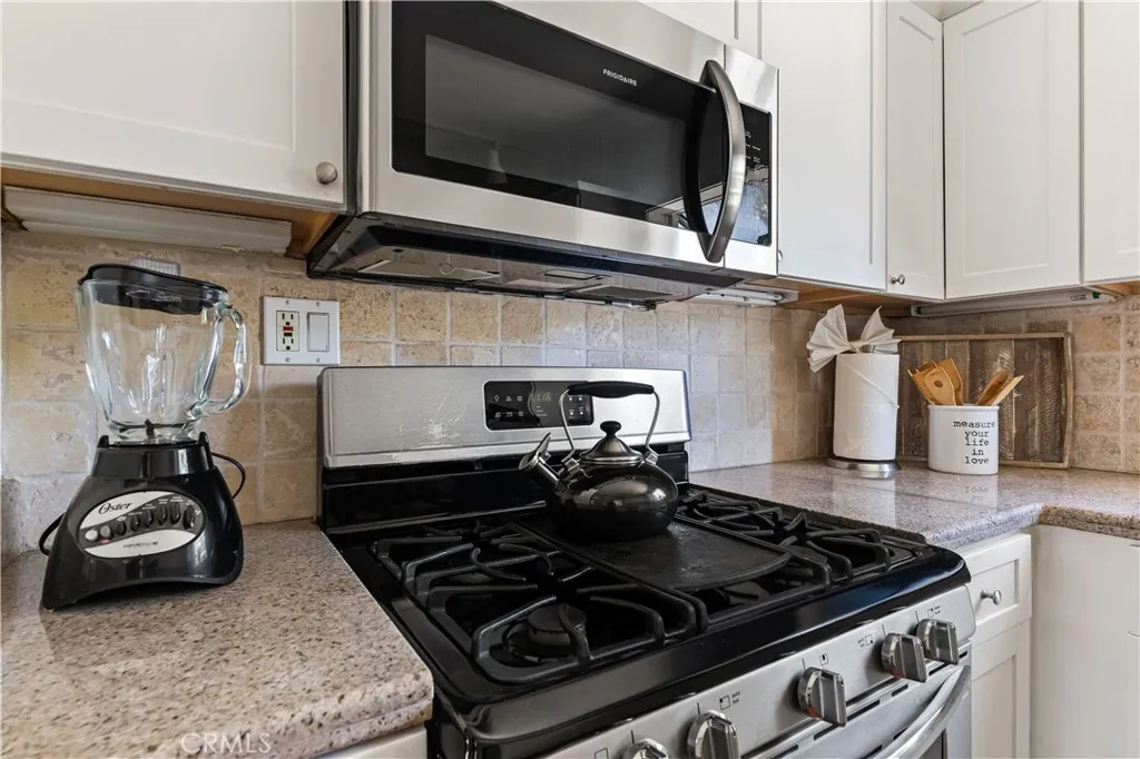 Toluca Lake, California 91602, United States, 3 Bedrooms Bedrooms, ,3 BathroomsBathrooms,Residential,Contingent,123186