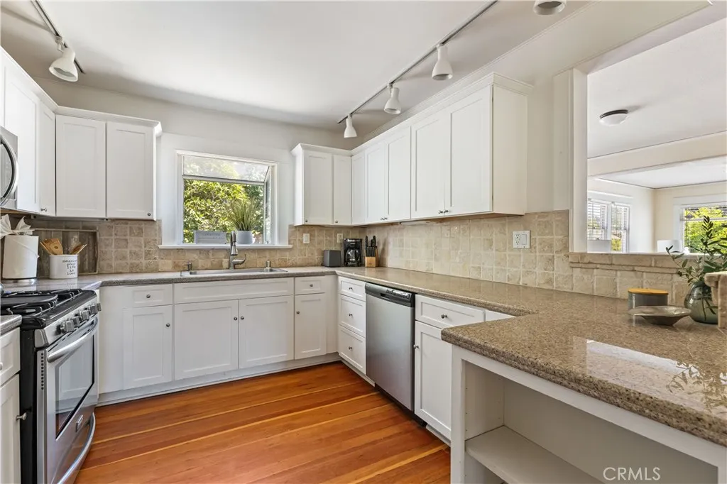 Toluca Lake, California 91602, United States, 3 Bedrooms Bedrooms, ,3 BathroomsBathrooms,Residential,Contingent,123186