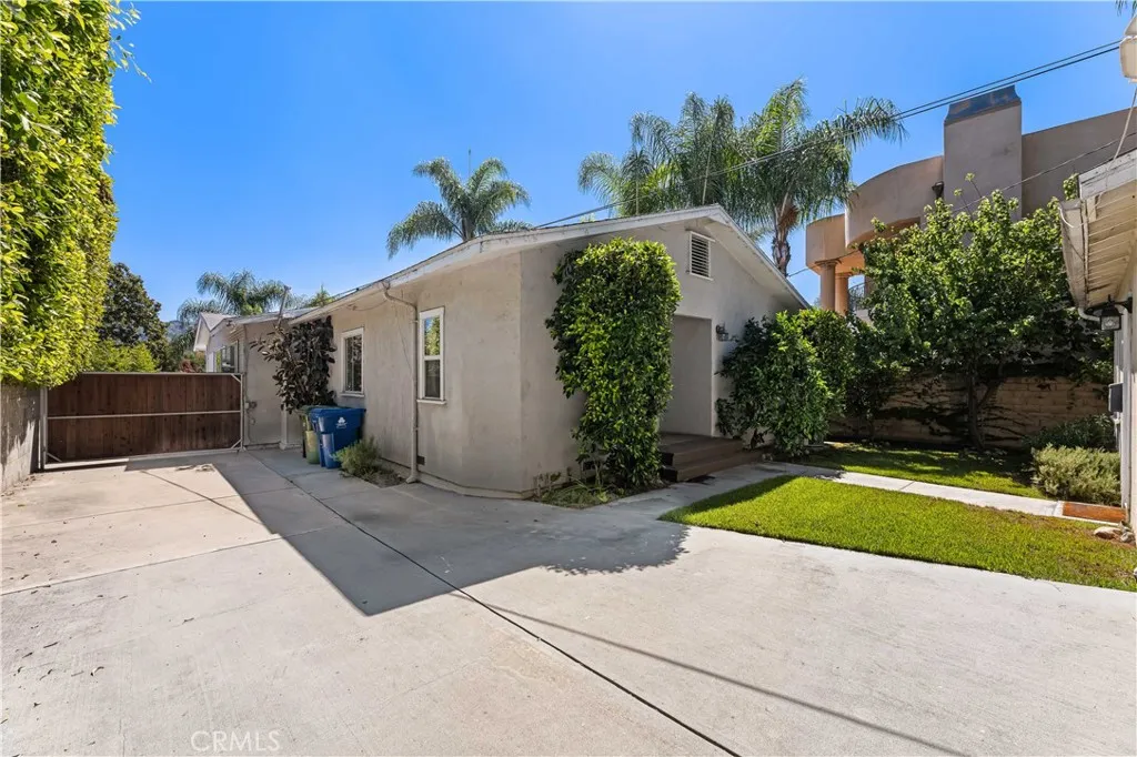 Toluca Lake, California 91602, United States, 3 Bedrooms Bedrooms, ,3 BathroomsBathrooms,Residential,Contingent,123186