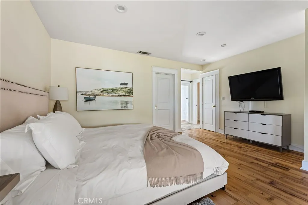 Toluca Lake, California 91602, United States, 3 Bedrooms Bedrooms, ,3 BathroomsBathrooms,Residential,Contingent,123186