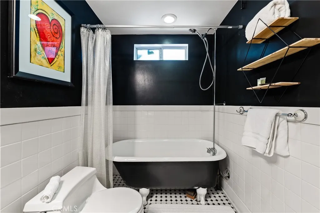 Toluca Lake, California 91602, United States, 3 Bedrooms Bedrooms, ,3 BathroomsBathrooms,Residential,Contingent,123186