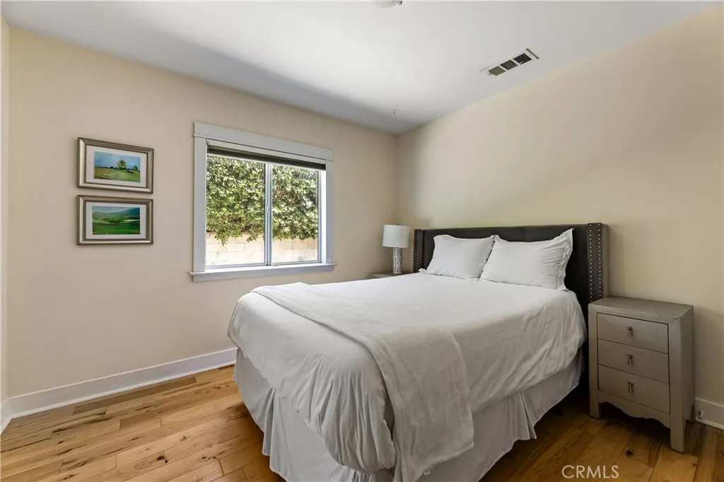 Toluca Lake, California 91602, United States, 3 Bedrooms Bedrooms, ,3 BathroomsBathrooms,Residential,Contingent,123186