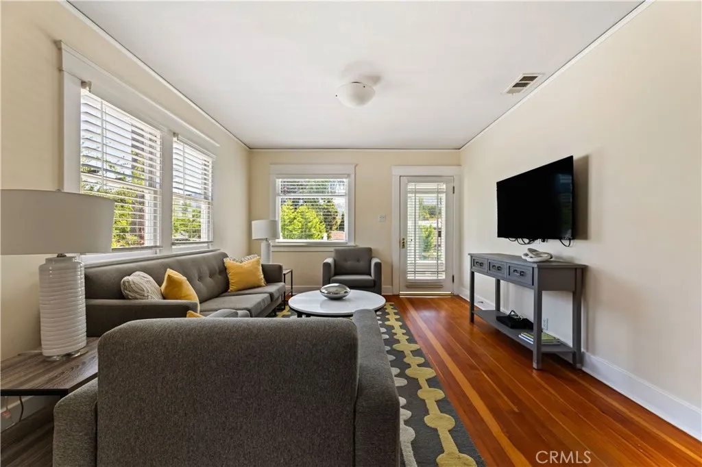 Toluca Lake, California 91602, United States, 3 Bedrooms Bedrooms, ,3 BathroomsBathrooms,Residential,Contingent,123186