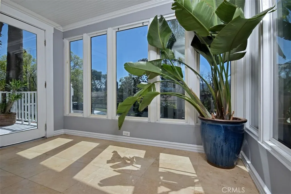 Toluca Lake, California 91602, United States, 3 Bedrooms Bedrooms, ,3 BathroomsBathrooms,Residential,Contingent,123186