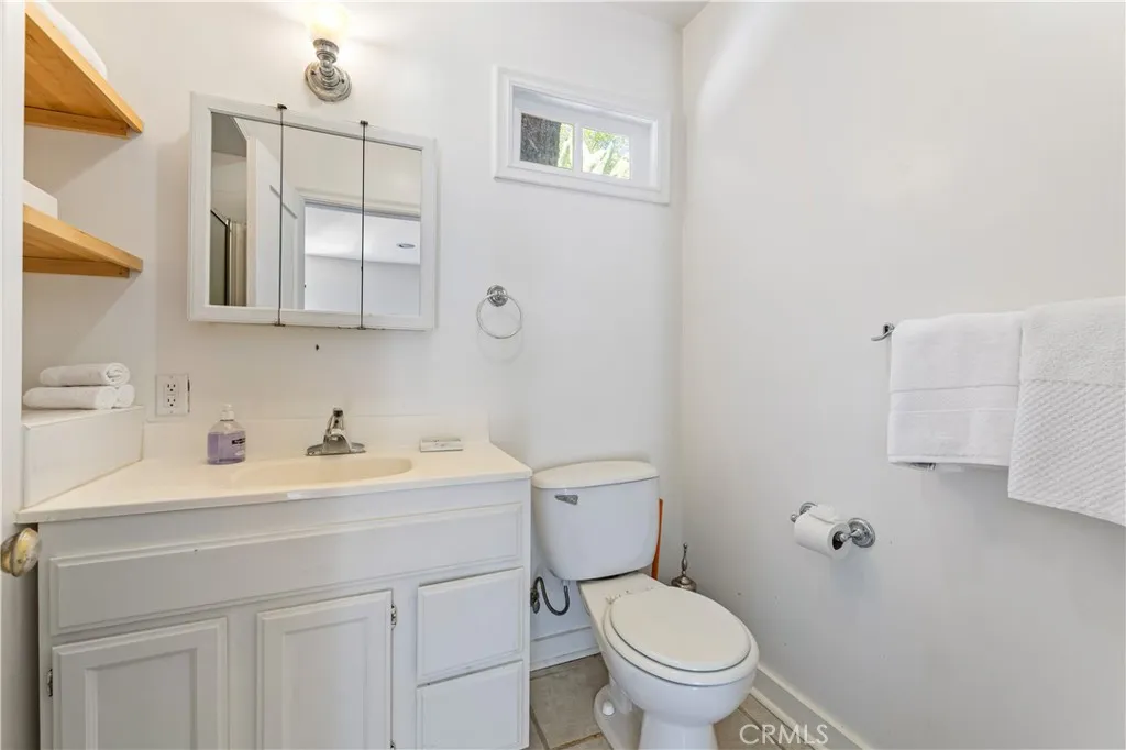 Toluca Lake, California 91602, United States, 3 Bedrooms Bedrooms, ,3 BathroomsBathrooms,Residential,Contingent,123186