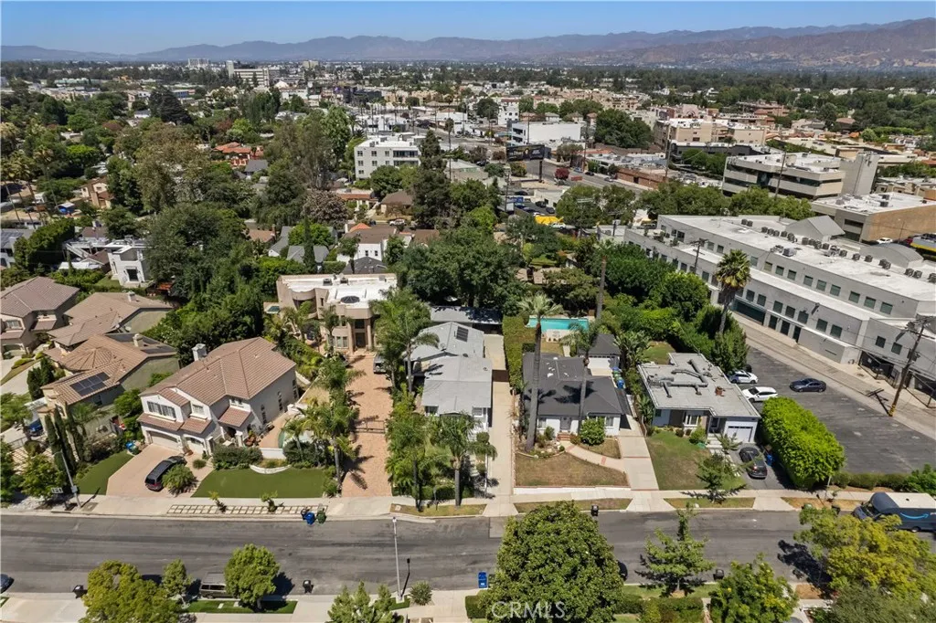 Toluca Lake, California 91602, United States, 3 Bedrooms Bedrooms, ,3 BathroomsBathrooms,Residential,Contingent,123186