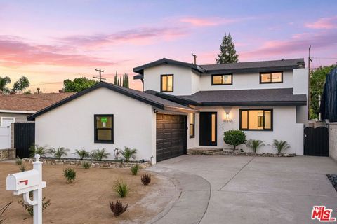 Photo of 22642 Berdon Street, Woodland Hills, CA 91367 (MLS # 26673829)