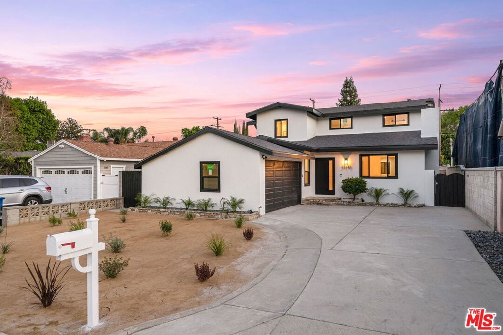 Photo of 22642 Berdon Street, Woodland Hills, CA 91367 (MLS # 26673829)