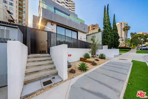 Photo of 10563 Ashton Avenue #1, Los Angeles, CA 90024 (MLS # 26851255)