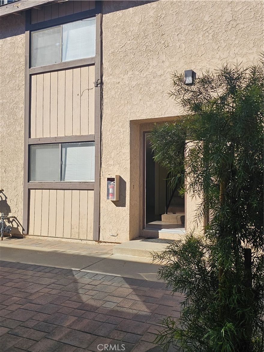 Townhouse for RENT! two floors: Second floor  2 Bedrooms & 1 bath and First floor: Kitchen, living, dining, 1 bath & a private patio. Close to shopping center , Vallarta Market & 14Fwy and more!