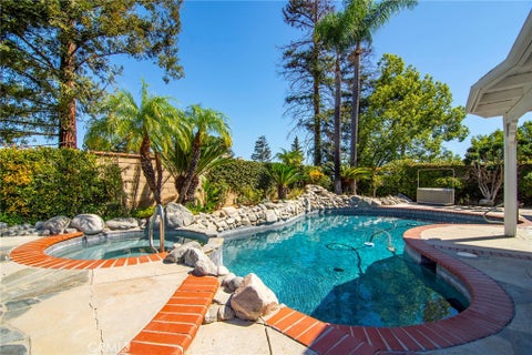 Tiny photo for 29423 Bertrand DR, Agoura Hills, CA 91301 (MLS # SR26215196)