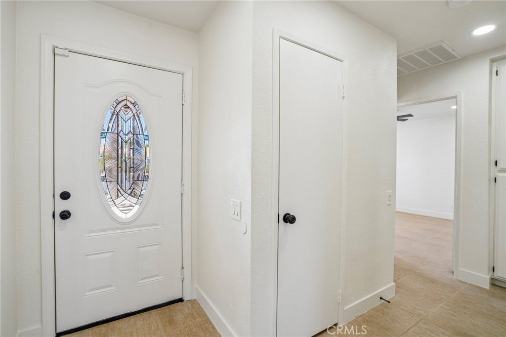 2804 E Valencia