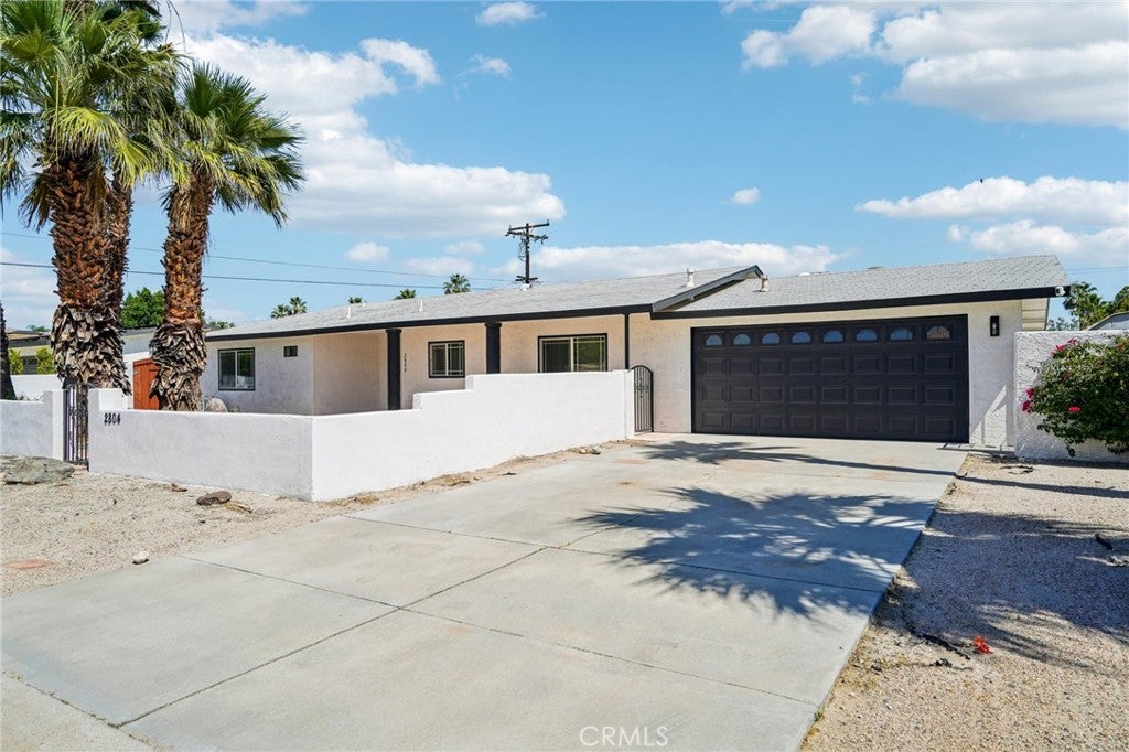 2804 E Valencia