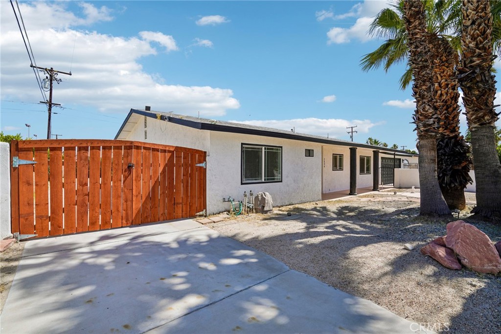 2804 E Valencia