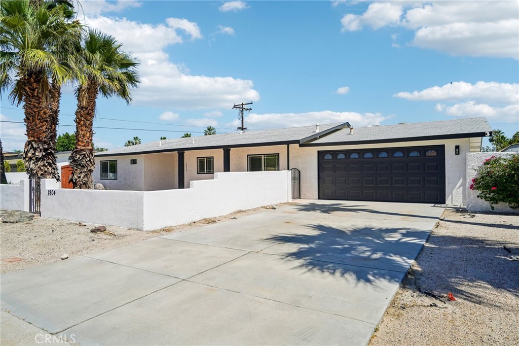 2804 E Valencia