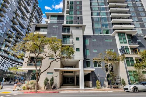 Photo of 425 W Beech St St #1205, San Diego, CA 92101 (MLS # 250024310SD)