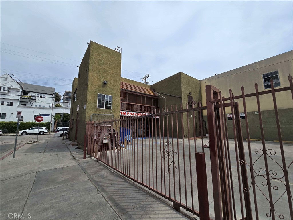 174 S Alvarado Street